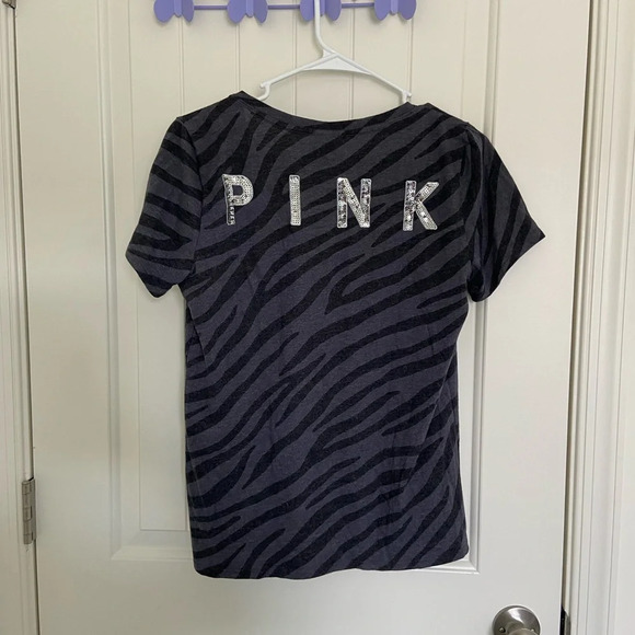 NWOT | PINK Victoria’s Secret women’s gray black zebra print v-neck sequin top M - Picture 4 of 6